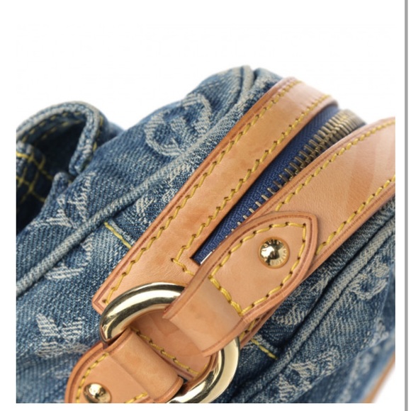LOUIS VUITTON Denim Camera Bag - Picture 8 of 11